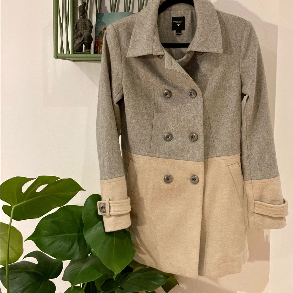 Against nudity fall/spring woman’s coat, medium size.